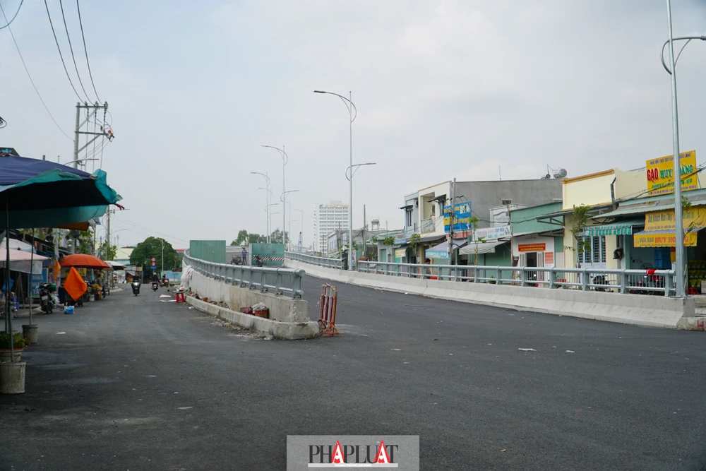 Dự án xây mới cầu Rạch Đỉa được UBND TP.HCM phê duyệt vào năm 2017, chính thức khởi công từ tháng 7-2023.