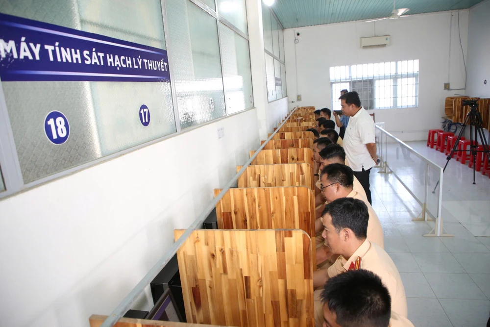 cấp giấy phép lái xe.jpg