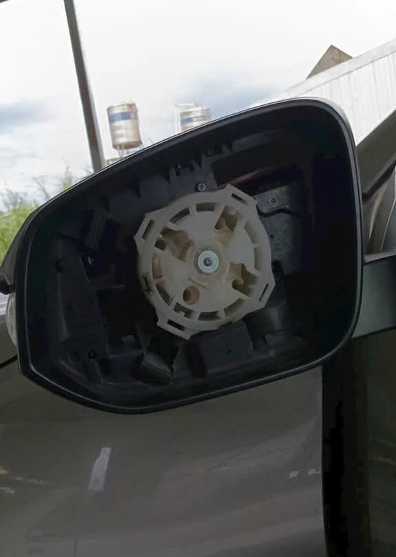 trộm gương chiếu hậu (1).jpg