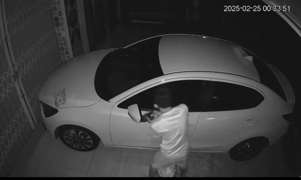 trộm gương chiếu hậu (3).jpg