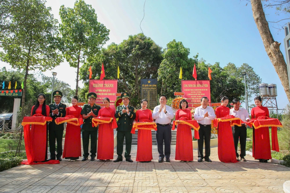 Bia tưởng niệm (1).jpg