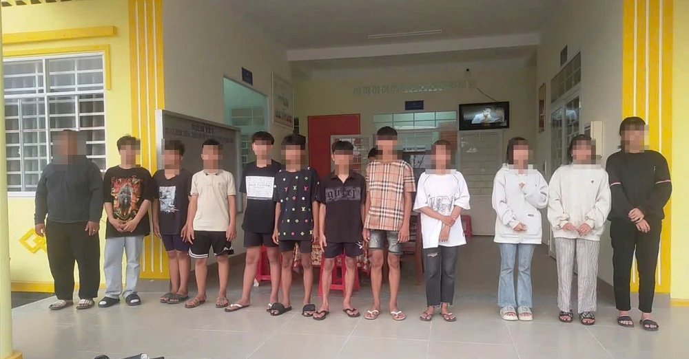 hẹn nhau hỗn chiến.jpg