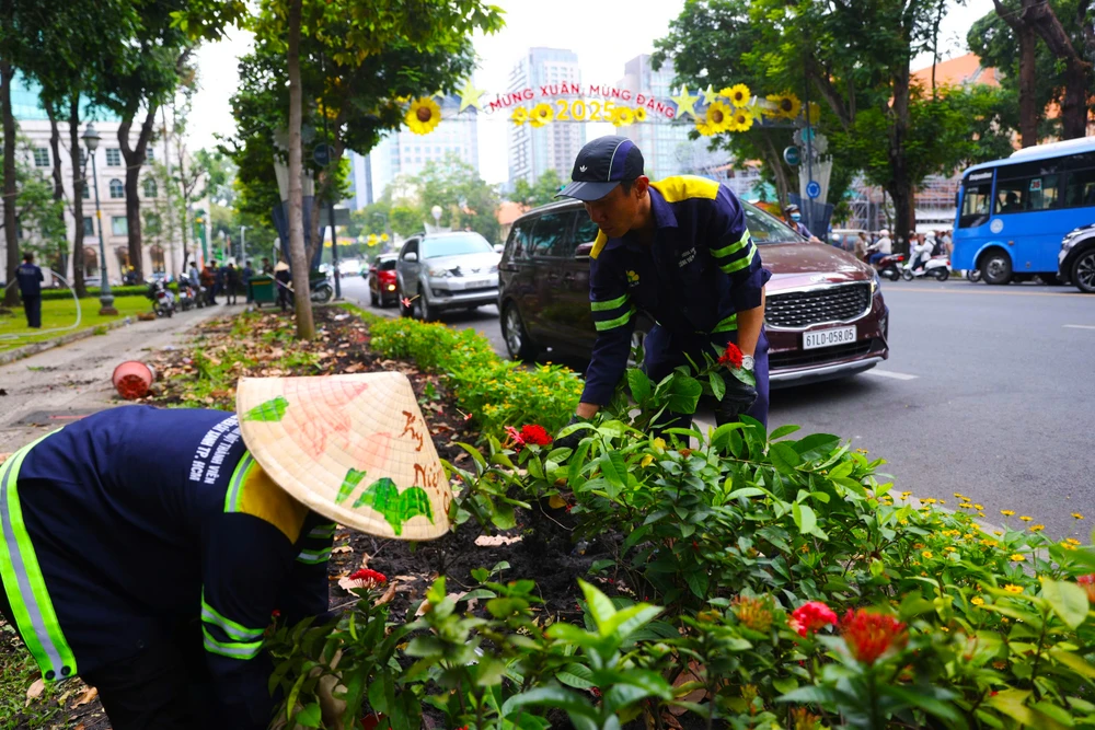 thi công khán đài (1).jpg