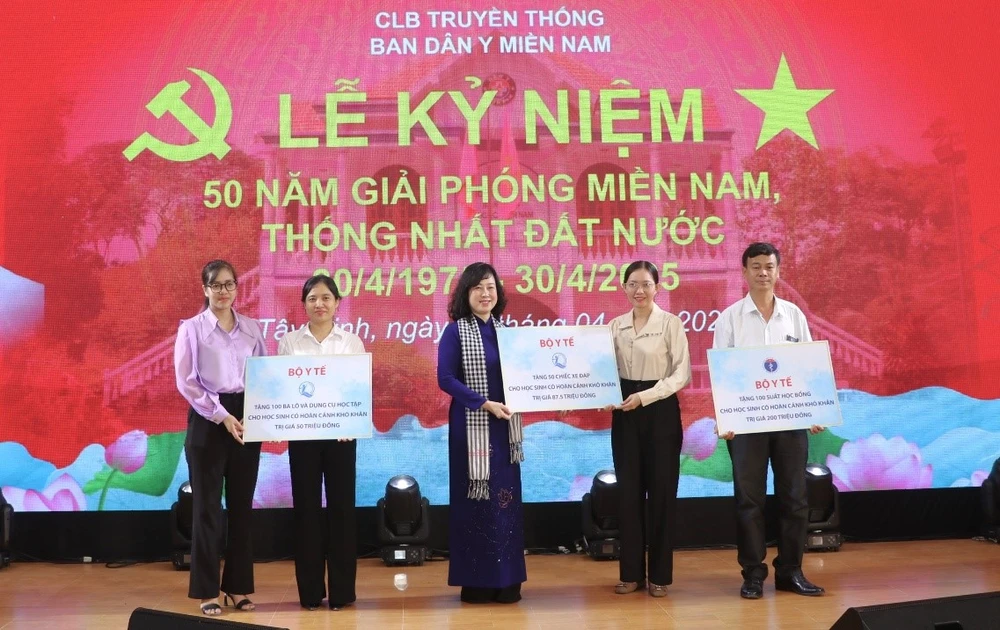 Đào Hồng Lan (3).jpg