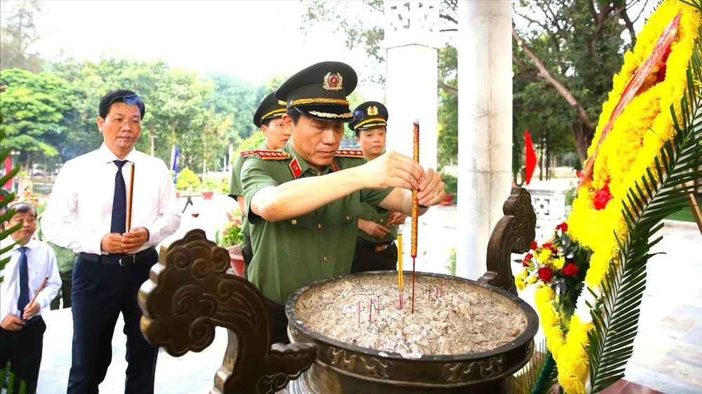 Trung ương Cục miền nam (2).jpg