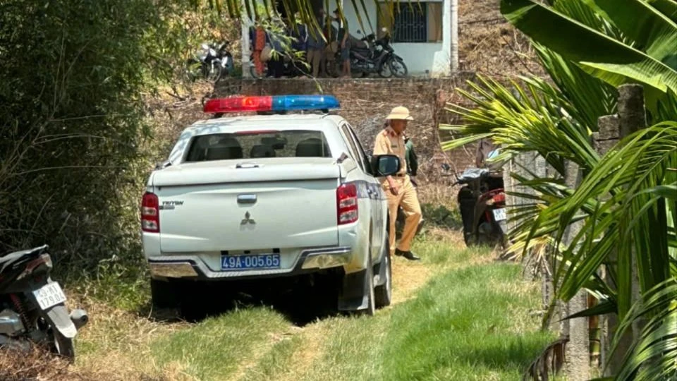 ngã xuống taluy (1).jpg