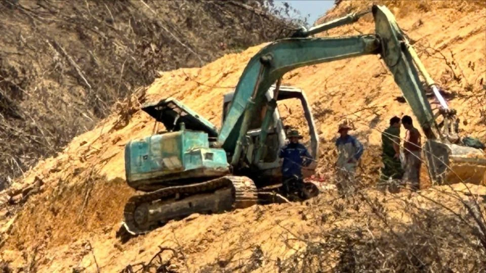 ngã xuống taluy (2).jpg