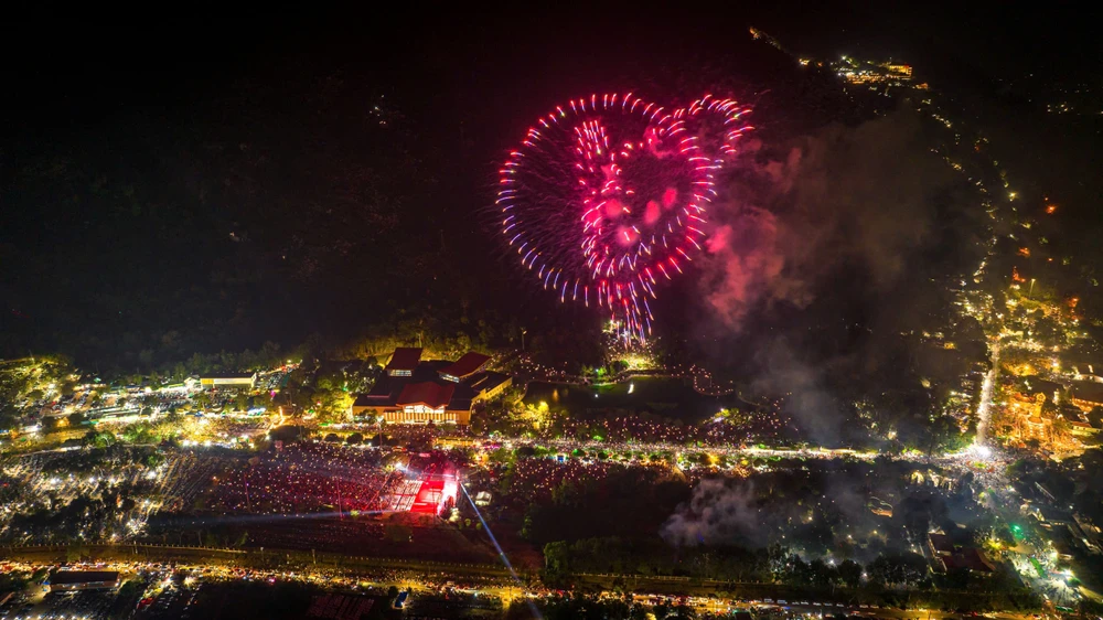 bắn pháo hoa (2).jpg