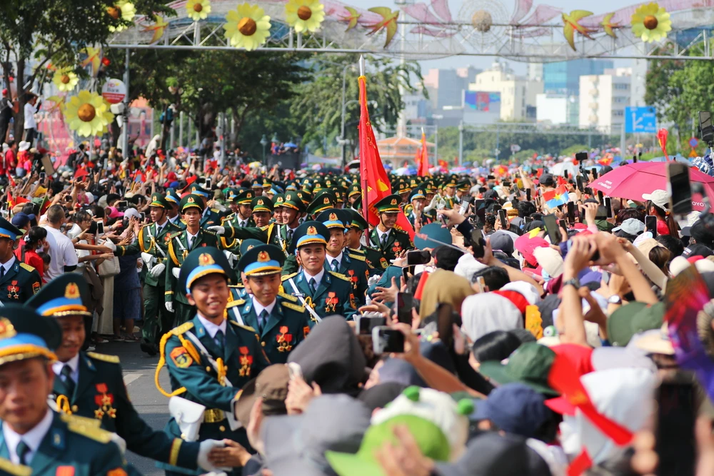 đoàn diễu binh (15).JPG