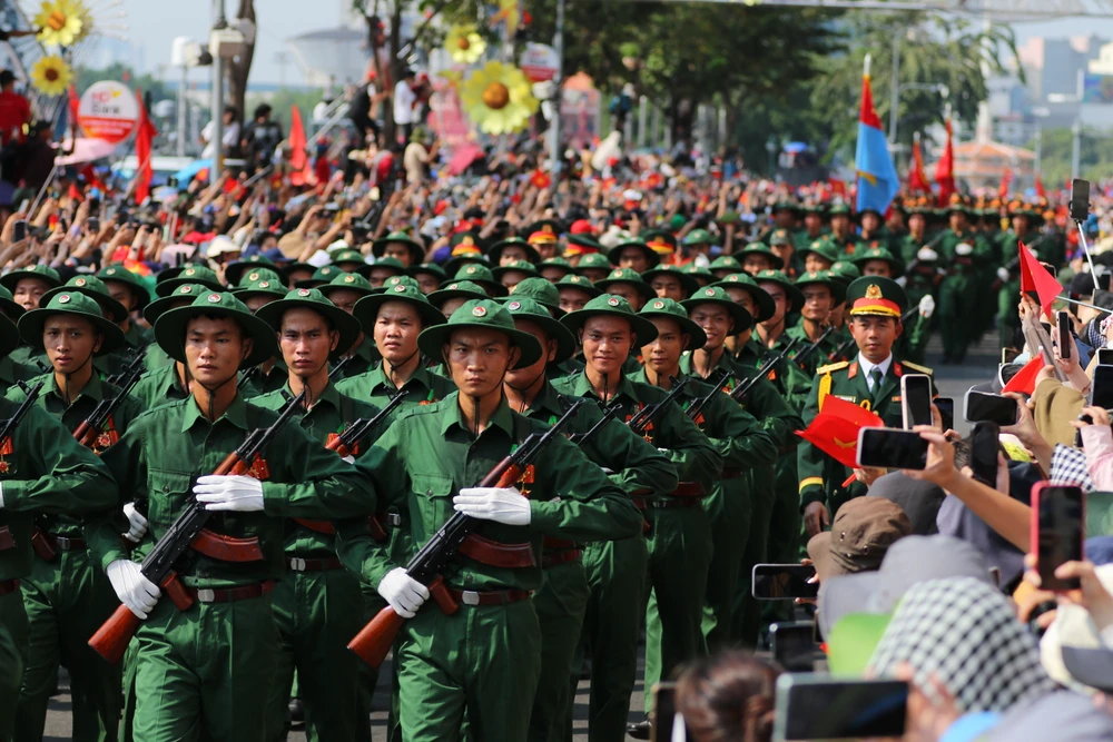 đoàn diễu binh (9).JPG