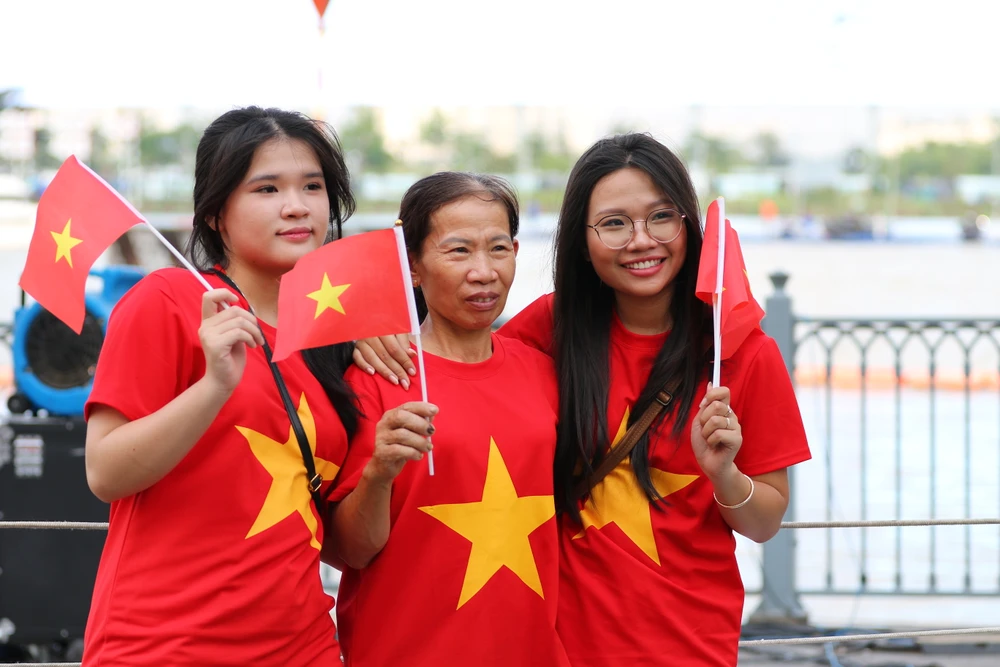 pháo hoa tối 30-4 (14).JPG