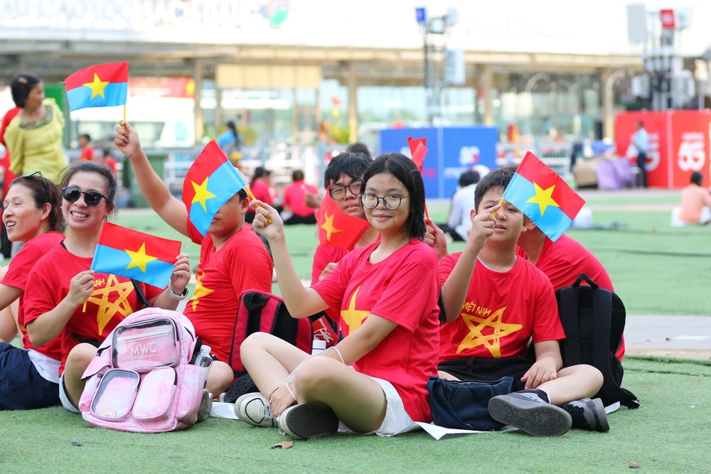 pháo hoa tối 30-4 (19).JPG