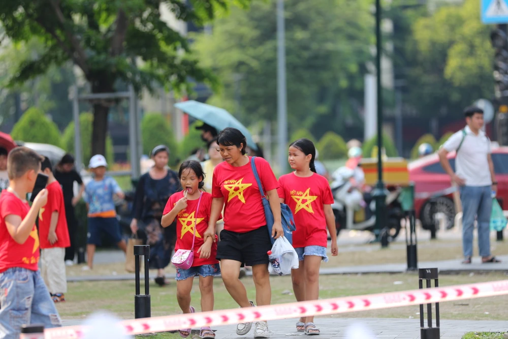 pháo hoa tối 30-4 (20).JPG