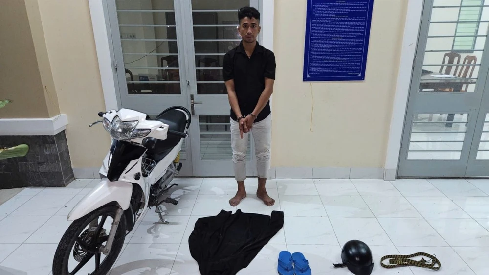 Giật điện thoại (1).jpg