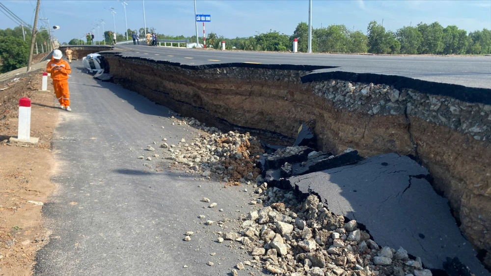 cầu Hòa Bình (1).jpg