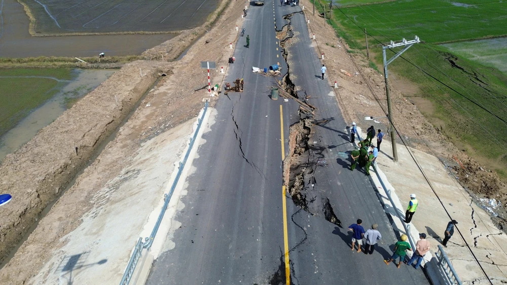 Cầu Hòa Bình (11).jpg