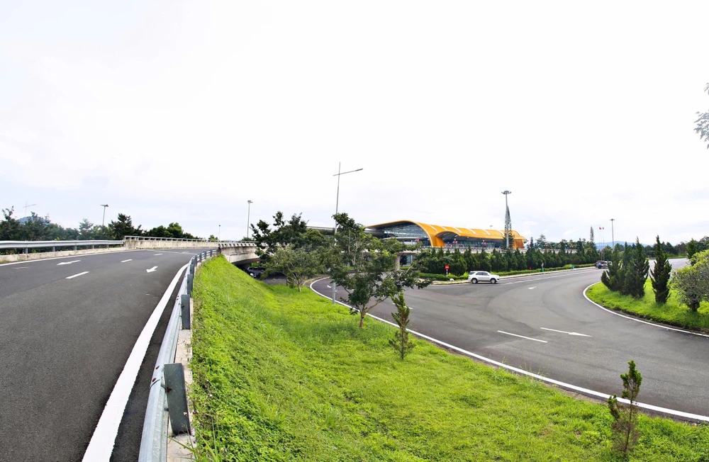 Sân bay Liên Khương.jpg