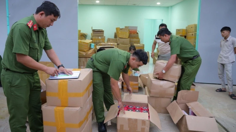 mỹ phẩm giả.JPG