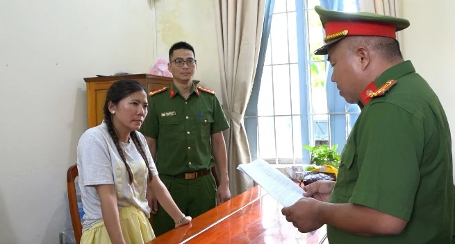 người phụ nữ.jpg