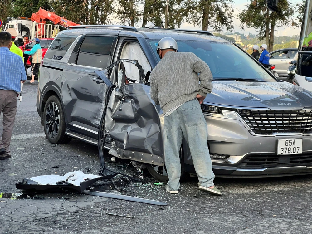 tai nạn liên hoàn.jpg