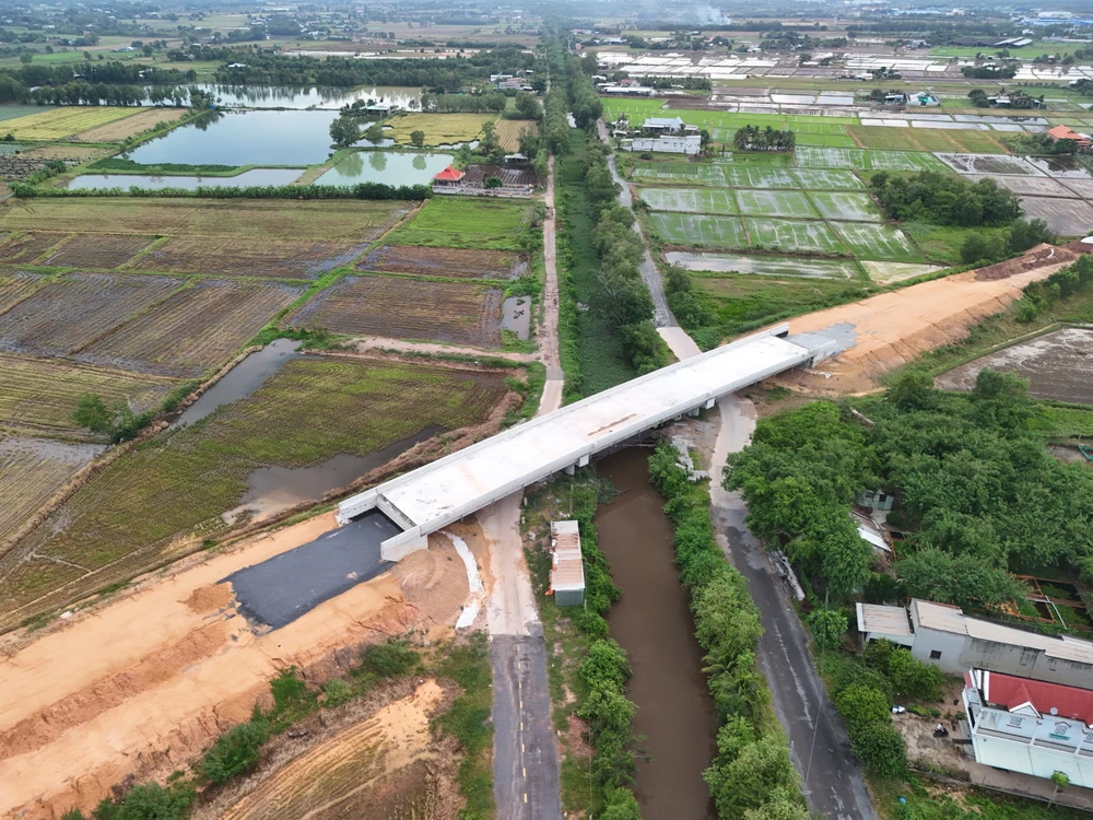 đường tỉnh 823D-5.JPG