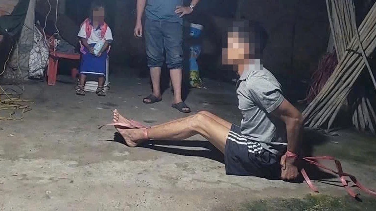 bé gái lớp 1.jpg