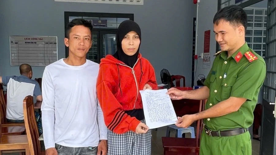 bé gái lớp 1-2.jpg