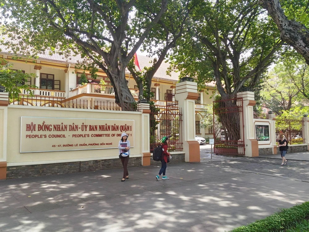 Không có chuyện người dân kéo đến UBND quận 1 ảnh 1