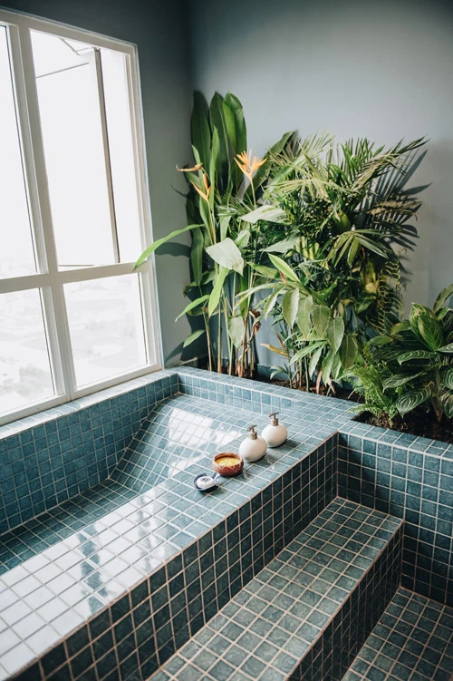 Căn hộ Sài Gòn tông màu khác lạ được chủ nhà chọn từng viên gạch