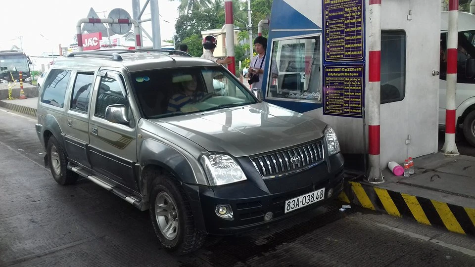 BOT Cần Thơ_phụng Hiệp bị ùn tắc vì tài xế “cố thủ“ ảnh 2