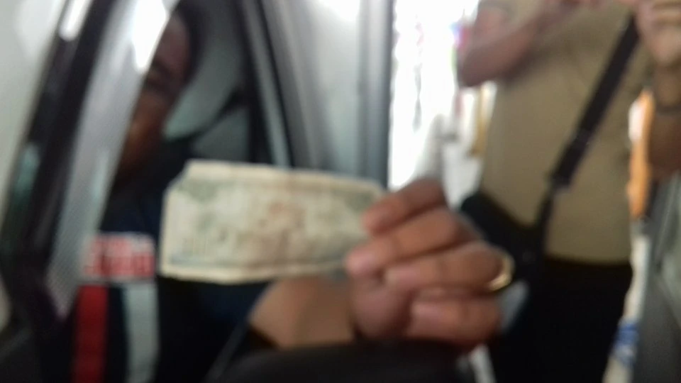 BOT Cần Thơ_phụng Hiệp bị ùn tắc vì tài xế “cố thủ“ ảnh 3