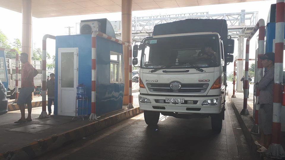 Sáng nay BOT Sóc Trăng vẫn ùn tắc dù giảm giá ảnh 2