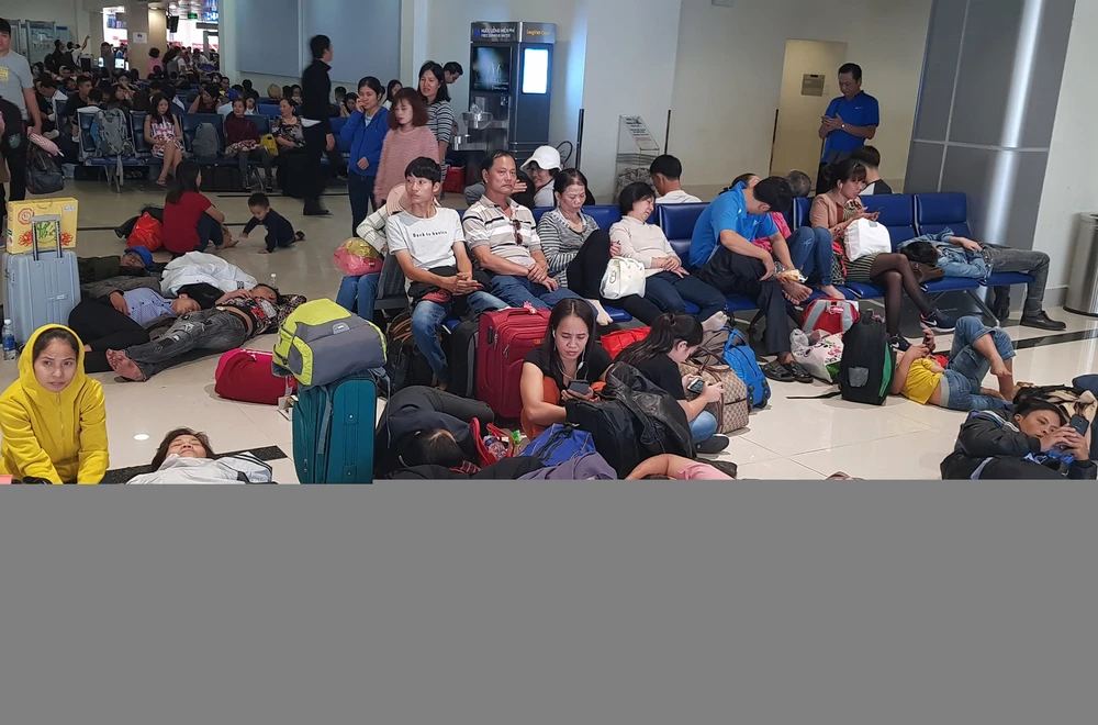 Canh dong duc o san bay Tan Son Nhat ngay cuoi nam hinh anh 21