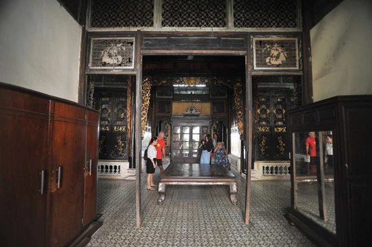 Căn phòng cho khách thuê trong nhà cổ phim Người tình - Ảnh 8.