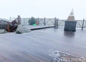 Fansipan có mưa tuyết rơi và băng giá