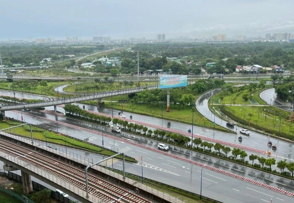 Mưa xảy ra ở khu vực TP Thủ Đức, TP.HCM sáng 29-4. Ảnh: A.TUẤN