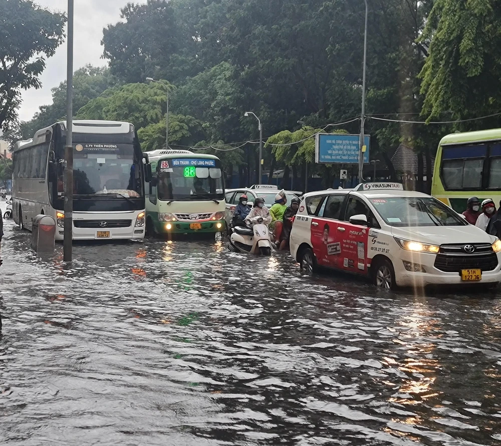 Khu vực trũng thấp, đô thị ở Nam bộ đề phòng ngập úng do mưa lớn cục bộ trong những ngày tới. Ảnh: NC