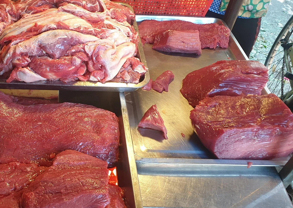 Nên chọn thịt dẻo, thơm mùi đặc trưng, không hôi, không có mùi lạ. Ảnh: NV