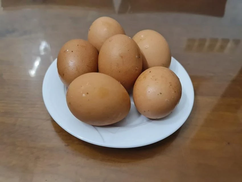 Vỏ trứng có chứa canxi tốt cho xương khớp. Ảnh: NGUYÊN VÕ Vỏ trứng có chứa canxi tốt cho xương khớp. Ảnh: NGUYÊN VÕ