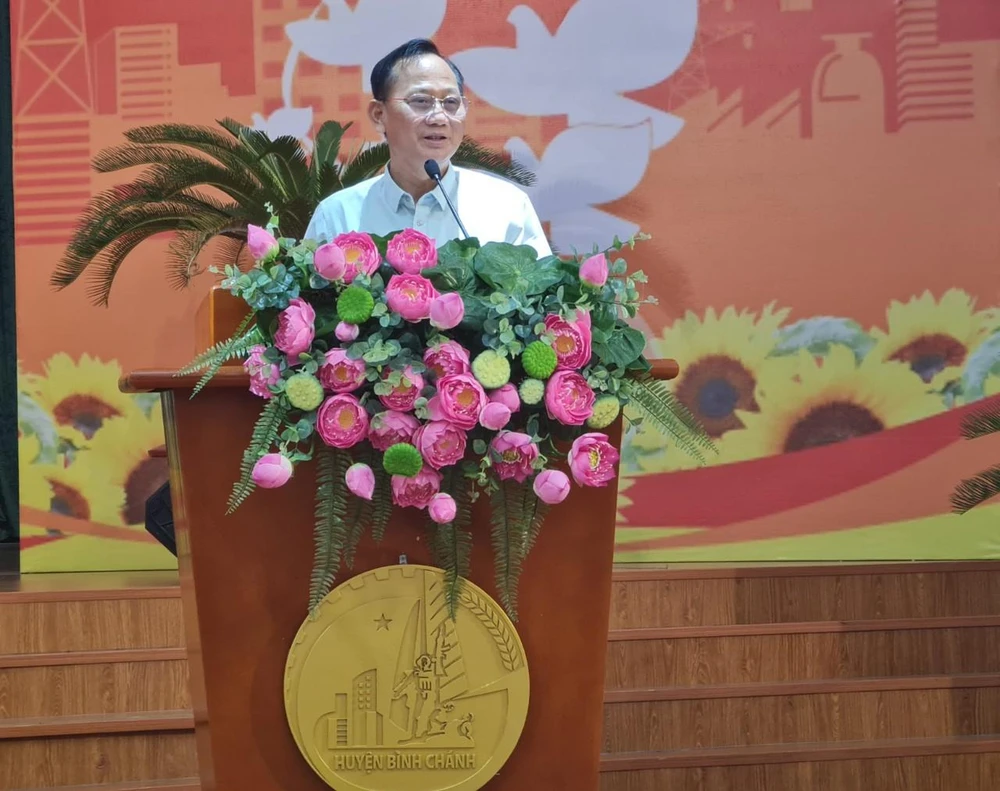 Ông Trần Văn Nam, Bí thư huyện ủy huyện Bình Chánh phát biểu tại hội nghị. NGUYỄN CHÂU