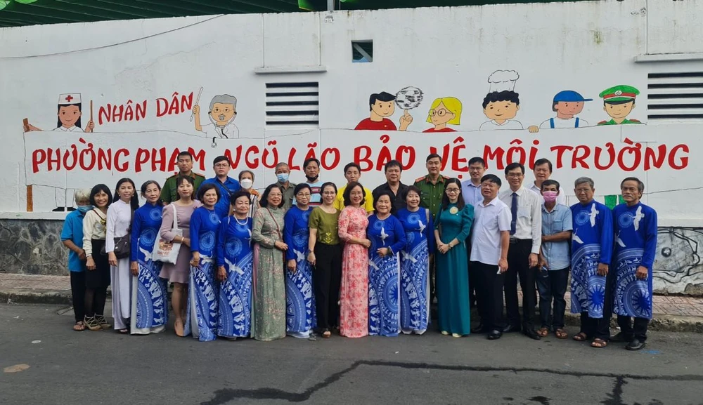 Các đơn vị ở phường Phạm Ngũ Lão cùng thực hiện chương trình xây dựng bức tường xanh