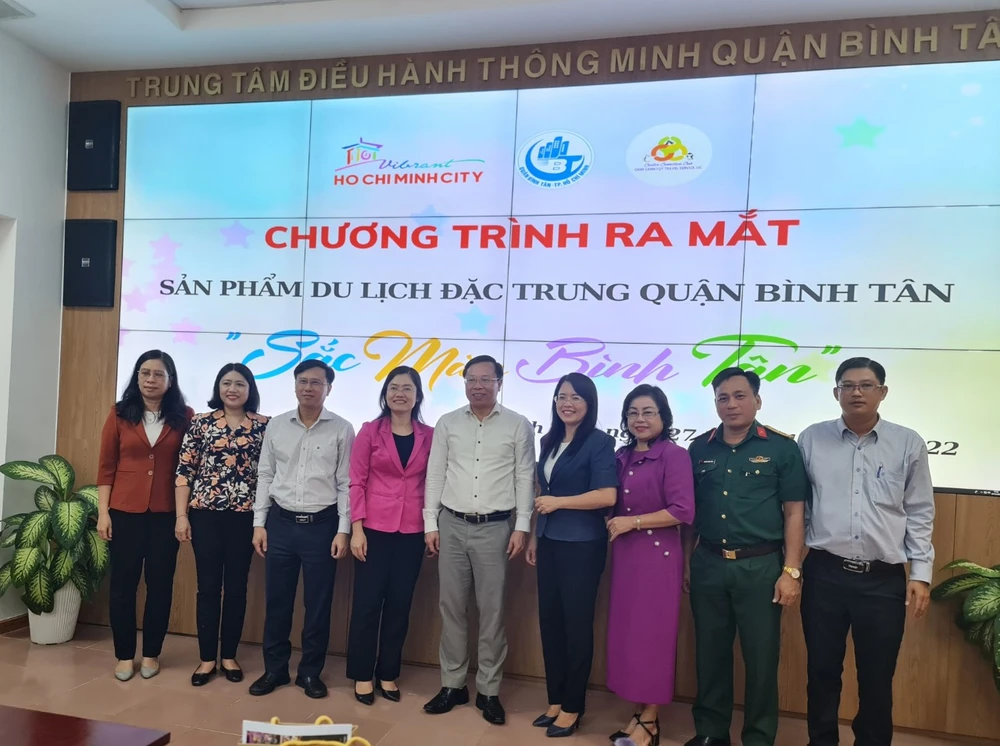 Lãnh đạo sở du lịch TP.HCM và lãnh đạo quận Bình Tân ra mắt sản phẩm du lịch "Sắc màu Bình Tân"