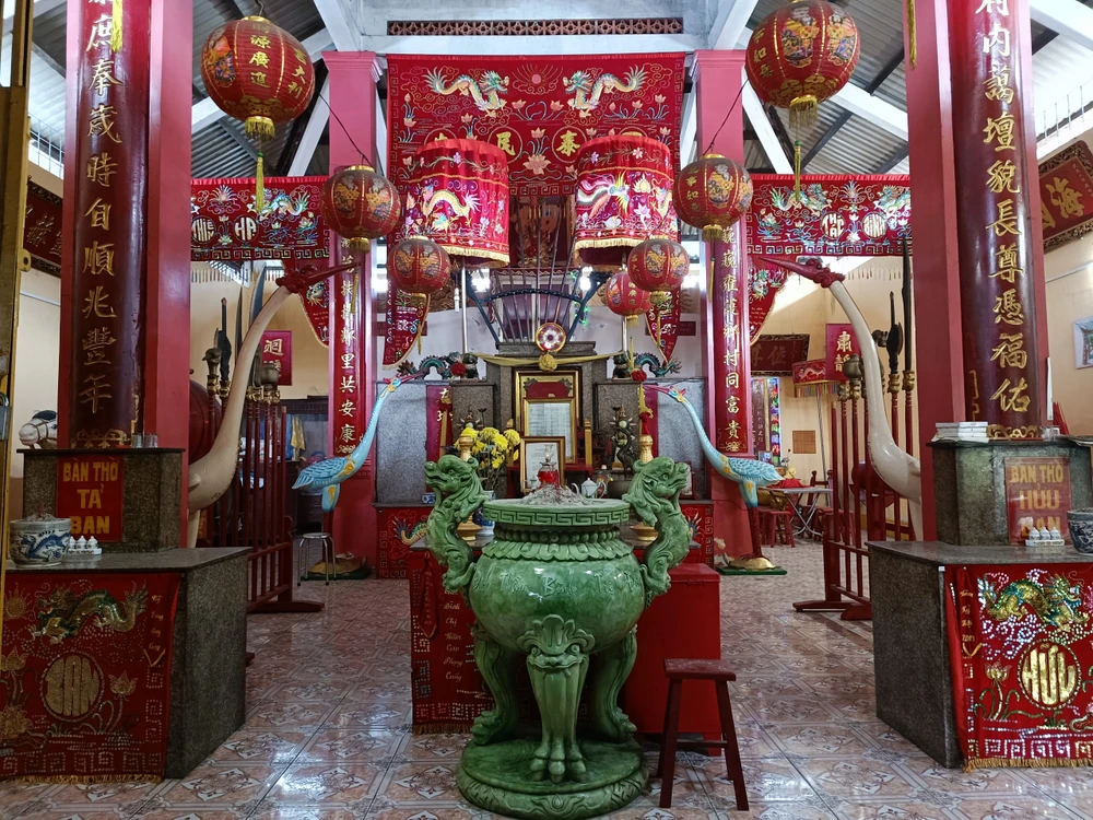 Tham quan di tích kiến trúc nghệ thuật Đình Bình Trị Đông, đây là nơi lưu giữ những giá trị lịch sử - văn hóa tiêu biểu của ngôi đình Nam Bộ