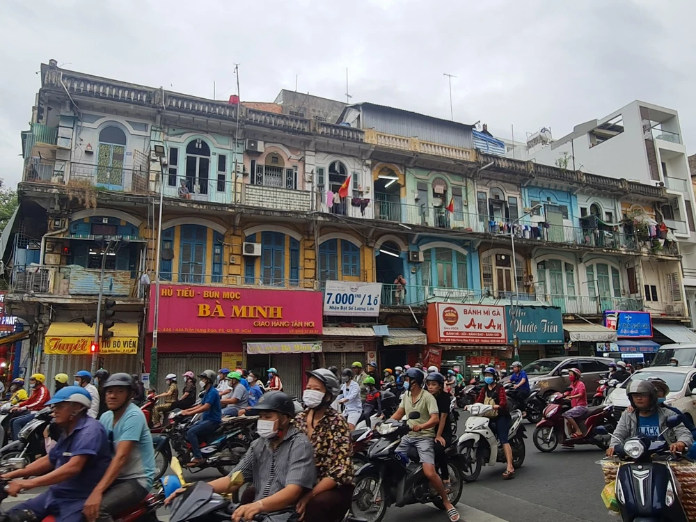 Chung cư 440 Trần Hưng Đạo có mức độ nguy hiểm là nhà cấp D. Ảnh: NGUYỄN CHÂU