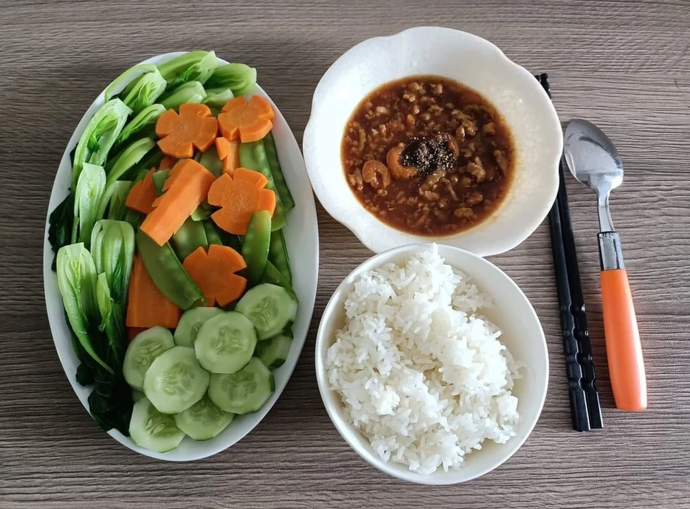 Nên tiêu thụ nhiều trái cây và rau củ ở mọi lứa tuổi. Ảnh: TT