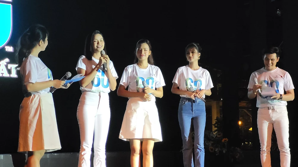 Các đại sứ chiến dịch Giờ Trái đất giao lưu tại sự kiện