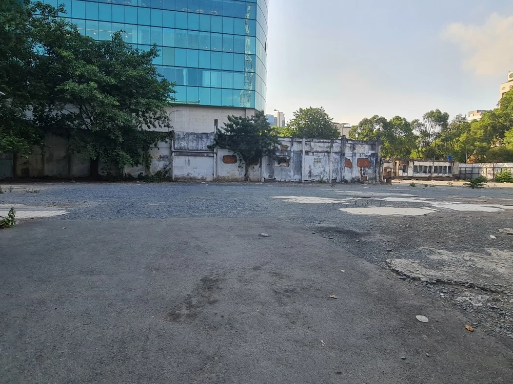 Bên trong khu đất 8-12 Lê Duẩn.