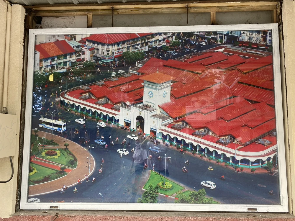 Hình ảnh tư liệu về chợ được trưng bày