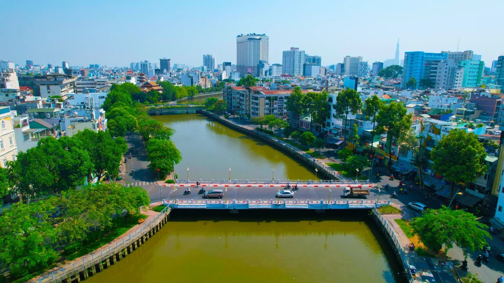 Tình trạng nắng nóng giảm ở TP.HCM. Ảnh: NGUYỄN TIẾN