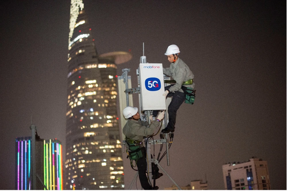 MobiFone lắp đặt trạm phát sóng tại TP.HCM
